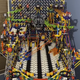 Imagen para el artículo titulado Construye una impresionante máquina de pinball completamente funcional usando solo piezas de K’nex